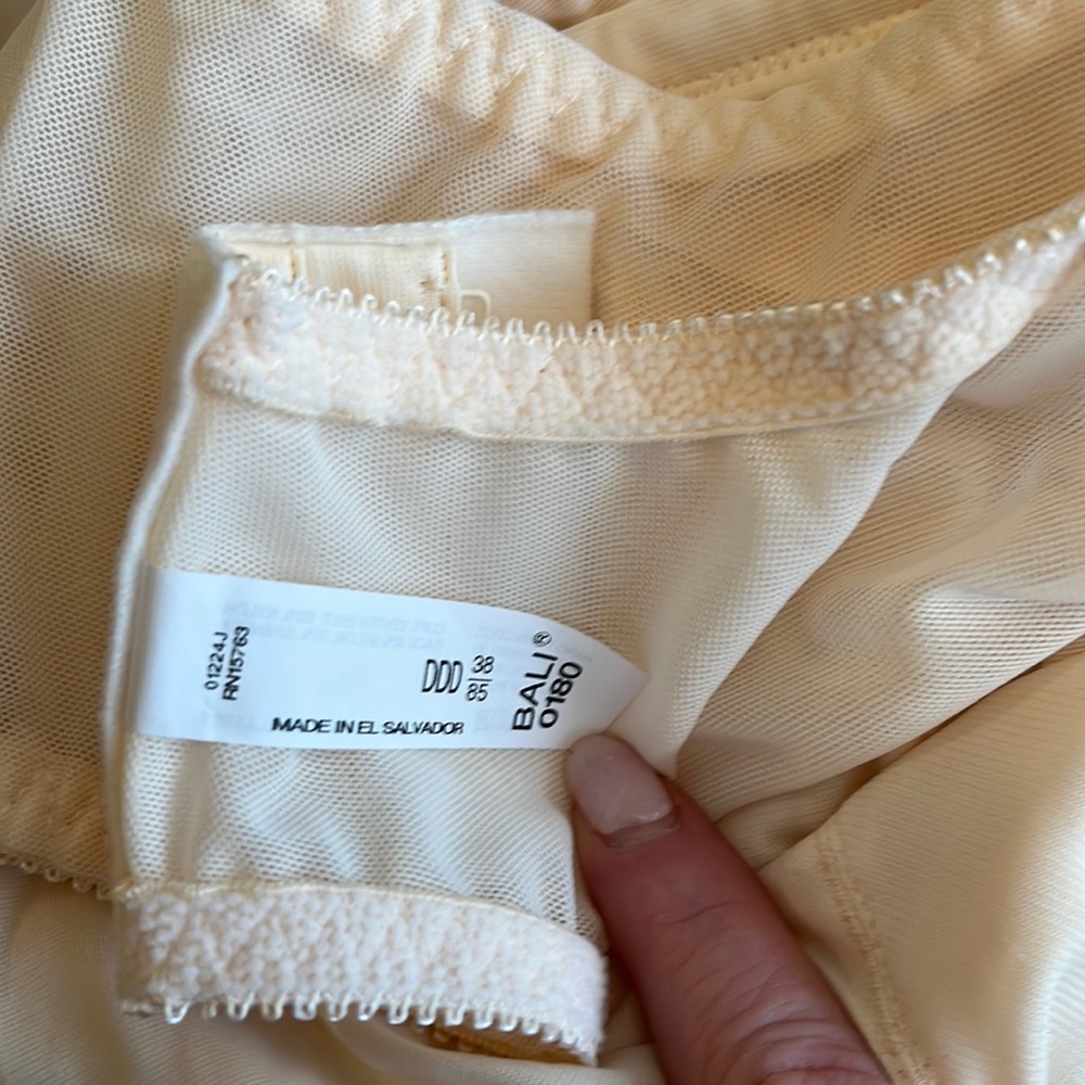 Bali bra size 38DDD, cream color